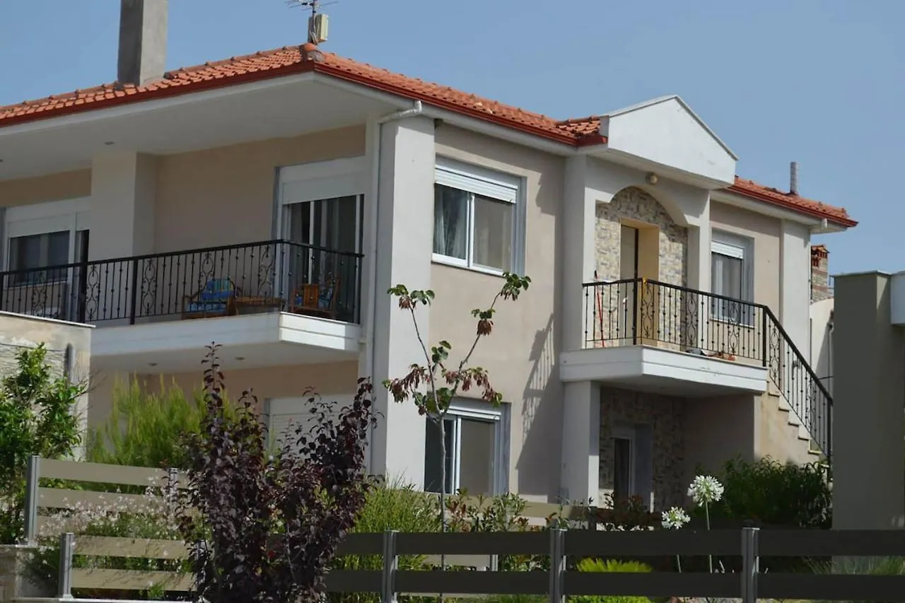 Lemon Beach Front Apartment, Nikiti