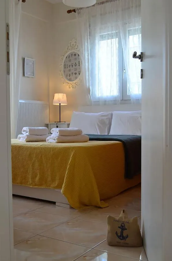 Lemon Beach Front Apartment, Nikiti